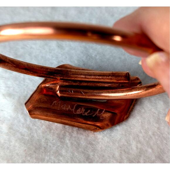 Copper bangle closed must fit over knuckles not more than ,7 .25'.Heavy gauge - Picture 6 of 7